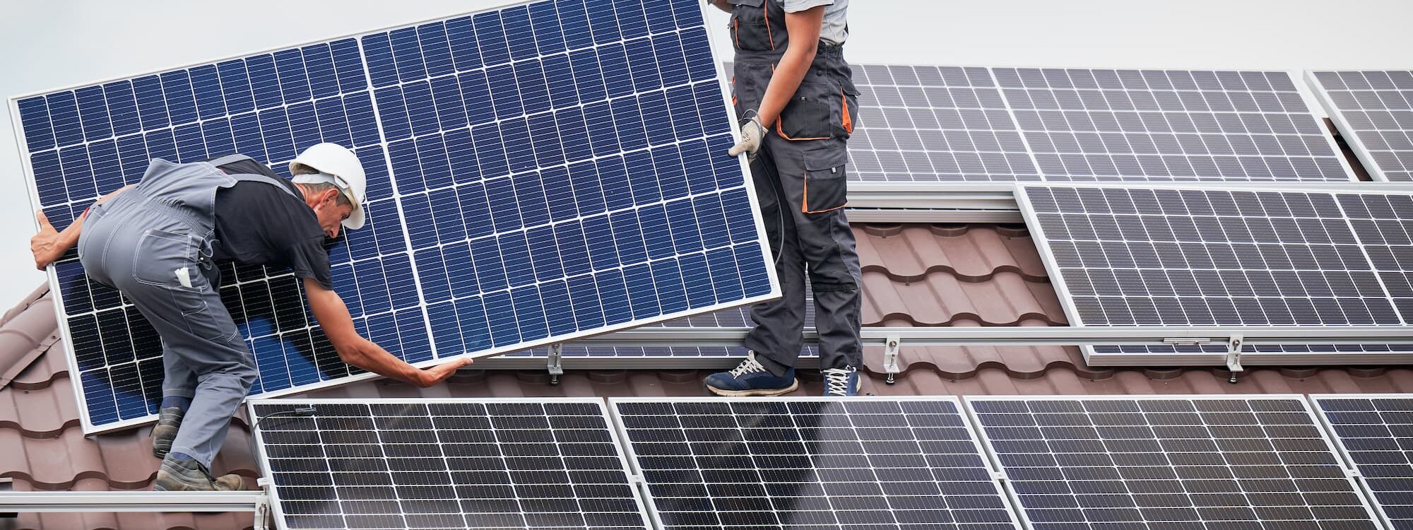 Comment savoir si votre toiture est r&eacute;ellement compatible avec le photovolta&iuml;que ? Montb&eacute;liard